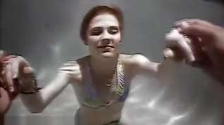 Online film Sexy Redhead Ann Groped Underwater