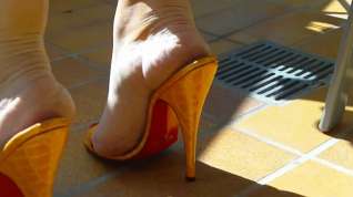 Online film mature feet in high heels mules