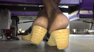 Online film Mature ebony soles in heels pt. 1