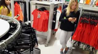 Online film Candid voyeur hot blonde in leggings shopping