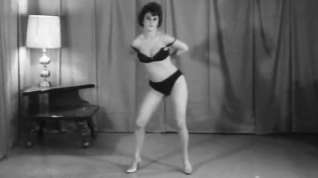 Online film BEAVER SHOT - vintage 60's striptease dance