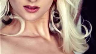 Online film Beauty & Breasts (Stills) MPV - Vogue