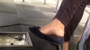 Online film Shoe Dangle in the Library