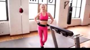 Online film Amateur - Big Naturals Babe at the Gym