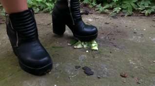 Online film Cucumber crushing w Black boots (preview) c4s.com/studio/130739/