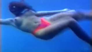 Online film Josie underwater