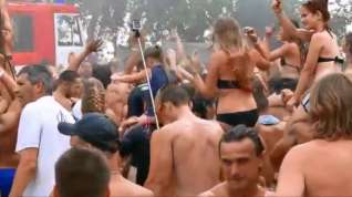 Online film Topless Girls at Open Air Disco