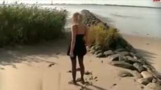 Online film German amateurs have sex on the beach