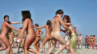 Online film Naked babes on beach