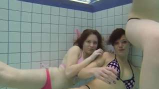 Online film college girl have Fun under Water and tease