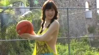 Online film Marina Yamasaki - Braless play basketball