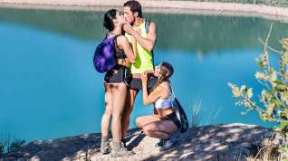 Online film Lady Dee And Clea Gaultier Ride In A Wild Trio - Private