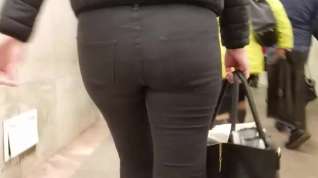 Online film Tight ass in black jeans