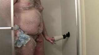 Online film Fat guy and a shower mount