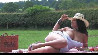 Online film Classy Busty Lady Play Outdoor