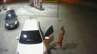 Online film Hot guy sucking a dick at the gas station