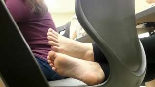 Online film Candid White Barefeet in Class