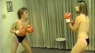 Online film Tina Vs Robin Topless Boxing