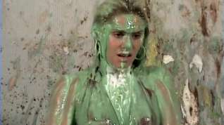 Online film Amber Head Dunks In Slime