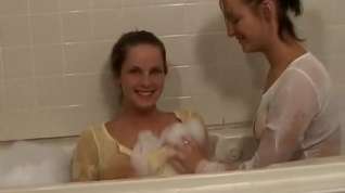 Online film Hot Lesbians Making Out in Bathtub