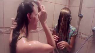 Online film ASMR brushing hair scalp massage wash hair
