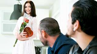 Online film Maddie Winters in Stepbrothers Valentine's Day Surprise - FamilyStrokes