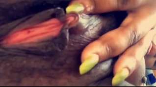 Online film Ebony babe fingers juicy pussy