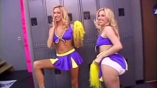 Online film Lucky Guy Nails Two Amazing Cheerleaders