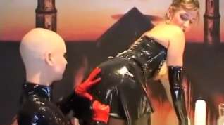 Online film Andrea and Alicia in a lesbian orgy of sexy latex fetish queens
