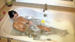 Online film Busty Cali plays in the tub with her plastic duck and shaves her legs