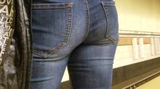Online film Nice ass in jeans go to the train