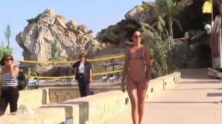 Online film Posing in tiny string bikini on the beach