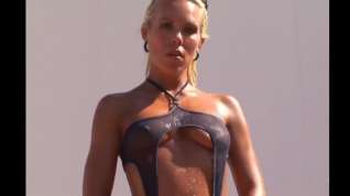 Online film Amazing babe in sling bikini