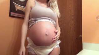 Online film Heavy pregnant babe wetting diaper