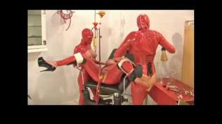 Online film Matron in red rubber double balloon catheter pissparty