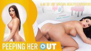 Online film Inna Innaki in Peeping Her Out - VRBangers