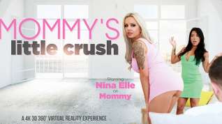 Online film Nina Elle in Mommy's Little Crush - VRBangers