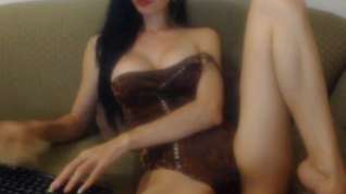 Online film Latina milf on sofa with big tits