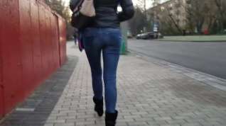 Online film Girl with tight ass is walking down the street