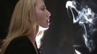 Online film Britney smoking