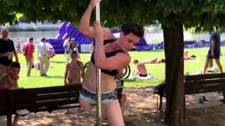 Online film Rak amputee pole dance