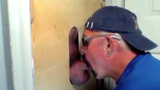 Online film Man Gets Blown and Cums At The Gloryhole