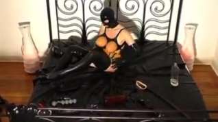 Online film Rubber whore - pissing and fucking - part 2-6