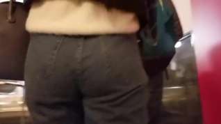 Online film Pretty brunette s ass in mom jeans