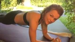 Online film Dina meyer doing yoga