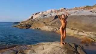 Online film Nude beach - hot blond posing on the rocks