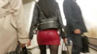 Online film Sexy brunete s ass in red leather skirt