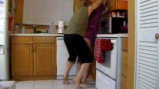 Online film Humping mom in the kitchen