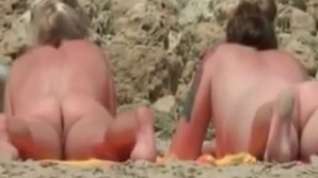 Online film Nude beach - two milfs