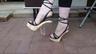 Online film Shoeplay in strappy wooden wedges
